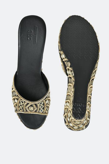 Sko_Black Mirrors, Zari Mystic Kasab Embroidered Wedges_Online_at_Aza_Fashions