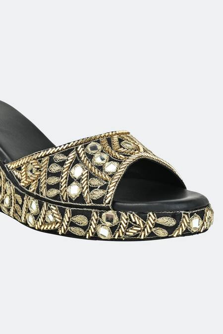 Sko_Black Mirrors, Zari Mystic Kasab Embroidered Wedges_at_Aza_Fashions