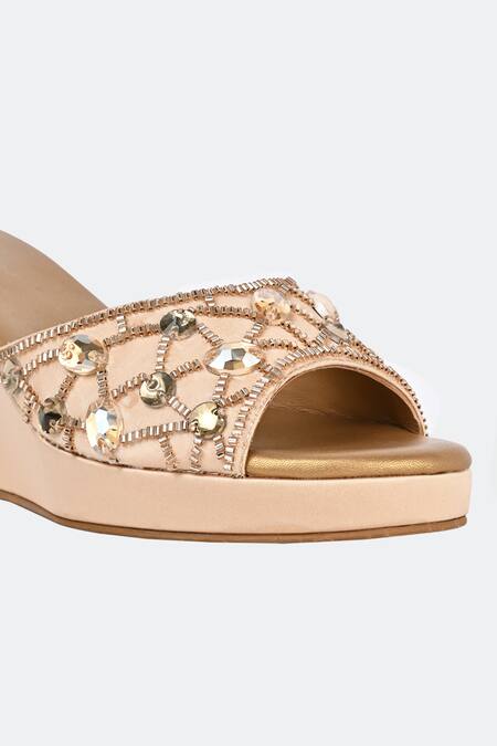Buy_Sko_Beige Embroidered Beryl Wedges
