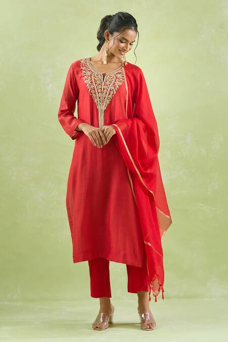 Buy_Kanika Sharma_Red Chanderi Silk, Modal Embroidery, Beads, Stones Floral Kurta And Pant Set For Kids