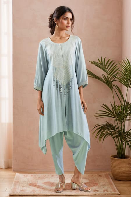 Kanika Sharma Thread Embroidered Asymmetric Hem Kurta With Pant 