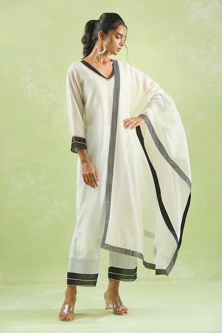 Buy_Kanika Sharma_White Chanderi Silk, Modal Beads, Embroidery Thread Kurta Set For Kids