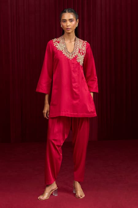 Ridhi Mehra Aria Embroidered Kurta With Pant 