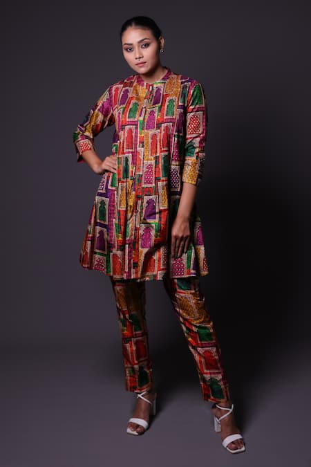 Thetaa Jharokha Print Kurta & Pant Set 