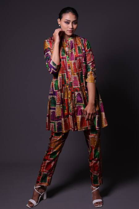 Buy Thetaa Pink Silk, Satin Round Neck Jharokha Print Kurta And Pant Set Online at Aza Fashions Buy_Thetaa_Pink Silk, Satin Round Neck Jharokha Print Kurta And Pant Set_Online_at_Aza_Fashions