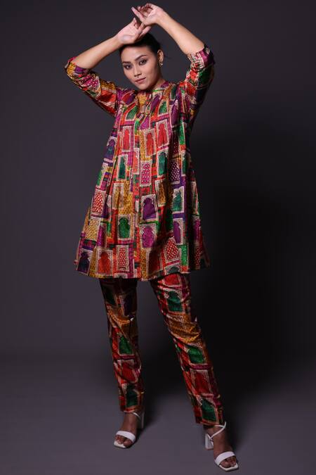 Shop Thetaa Pink Silk, Satin Round Neck Jharokha Print Kurta And Pant Set Online at Aza Fashions Shop_Thetaa_Pink Silk, Satin Round Neck Jharokha Print Kurta And Pant Set_Online_at_Aza_Fashions