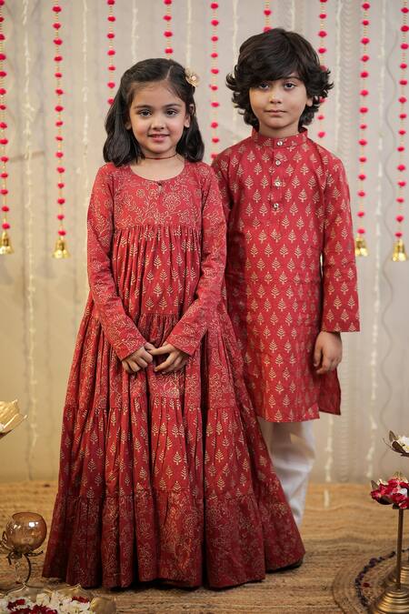 Tiny Colour_Maroon Cotton, Muslin Embroidery Floral Block Print Tiered Kurta _Online_at_Aza_Fashions