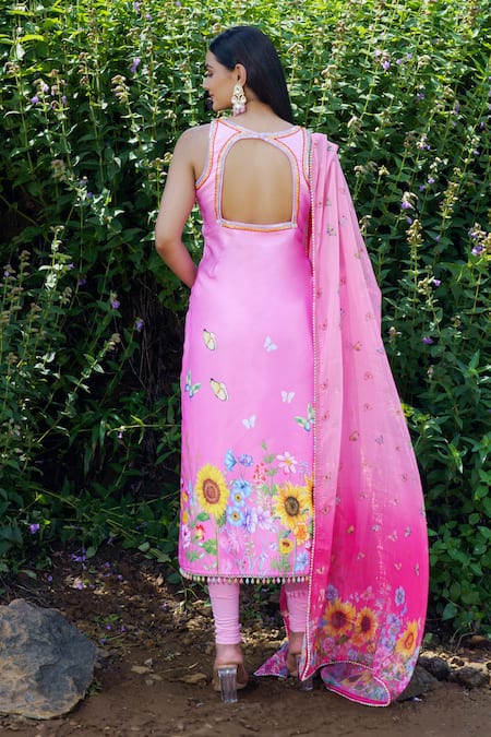 Shop Label Priyanka Kar Pink Cotton, Satin Embroidery V-neck Sunflower Printed Kurta Set at Aza Fashions Shop_Label Priyanka Kar_Pink Cotton, Satin Embroidery V-neck Sunflower Printed Kurta Set _at_Aza_Fashions