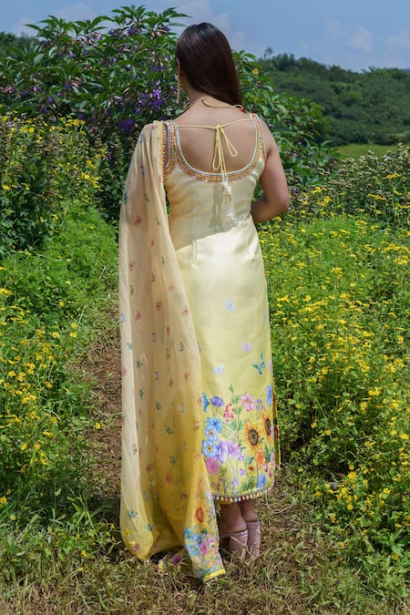 Shop Label Priyanka Kar Yellow Cotton Embroidery Scoop Neck Sunflower Printed Kurta Pant Set at Aza Fashions Shop_Label Priyanka Kar_Yellow Cotton Embroidery Scoop Neck Sunflower Printed Kurta Pant Set _at_Aza_Fashions