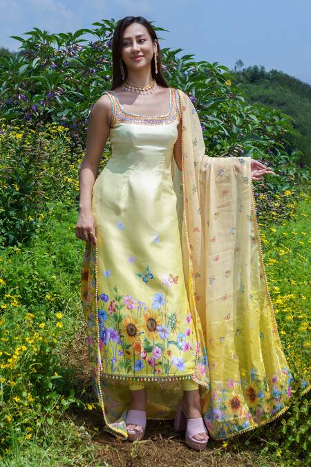 Label Priyanka Kar Yellow Cotton Embroidery Scoop Neck Sunflower Printed Kurta Pant Set Online at Aza Fashions Label Priyanka Kar_Yellow Cotton Embroidery Scoop Neck Sunflower Printed Kurta Pant Set _Online_at_Aza_Fashions