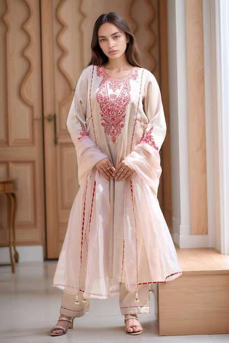 Samyukta Singhania Cream Dola Silk Embroidery Thread Round Neck Paisley Bloom Anarkali Set 