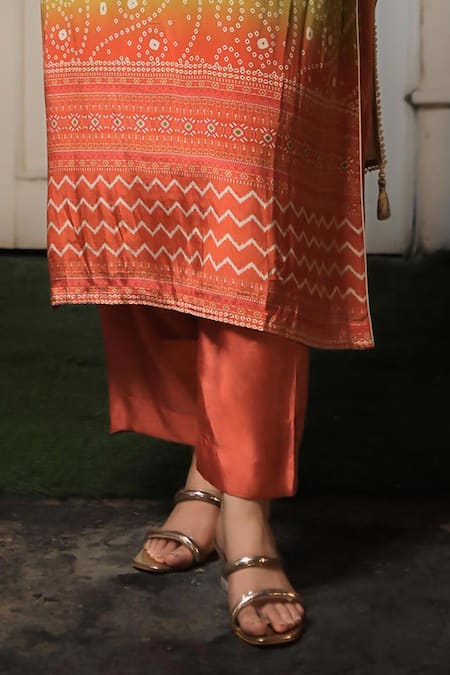 Samyukta Singhania_Green Organza, Crepe Embroidery Round Neck Bandhani Print Yoke Kurta Pant Set _Online_at_Aza_Fashions