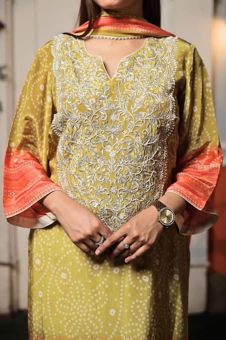 Buy_Samyukta Singhania_Green Organza, Crepe Embroidery Round Neck Bandhani Print Yoke Kurta Pant Set _Online_at_Aza_Fashions