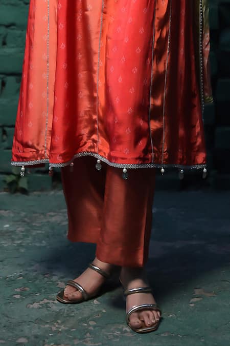 Samyukta Singhania Orange Organza, Crepe Embroidery, Sequins, Beads Flower Bodice Kurta Pant Set Online at Aza Fashions Samyukta Singhania_Orange Organza, Crepe Embroidery, Sequins, Beads Flower Bodice Kurta Pant Set _Online_at_Aza_Fashions