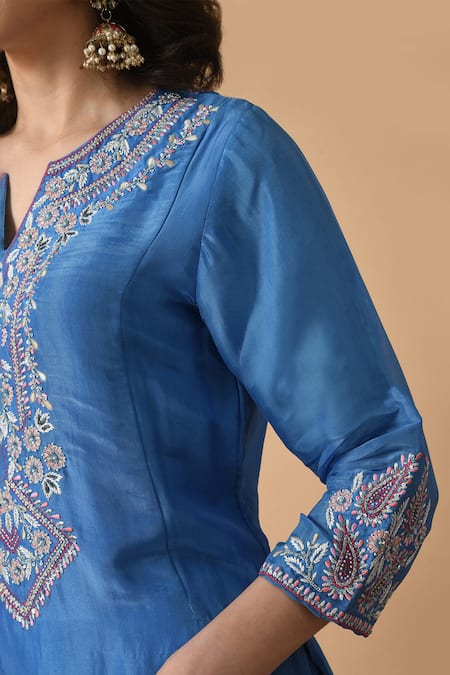 Samyukta Singhania_Blue Organza, Silk Embroidery Split V-neck Flower Placket Kurta Pant Set _Online_at_Aza_Fashions