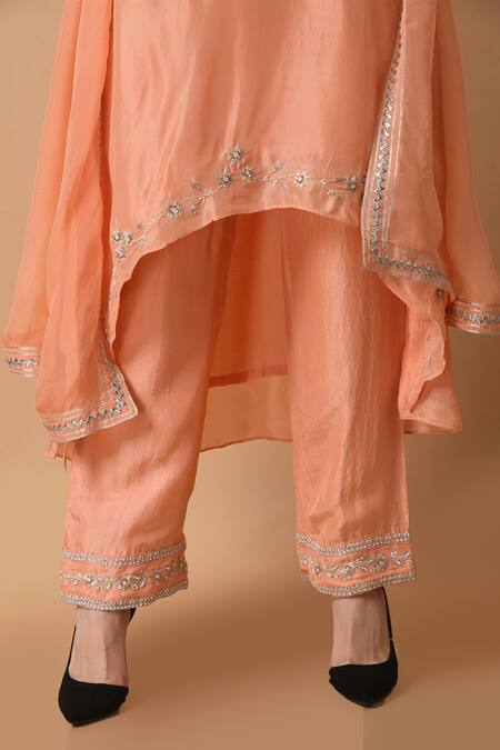 Samyukta Singhania Peach Organza, Silk Embroidery Split V-neck Flower Yoke Kurta Pant Set Online at Aza Fashions Samyukta Singhania_Peach Organza, Silk Embroidery Split V-neck Flower Yoke Kurta Pant Set _Online_at_Aza_Fashions