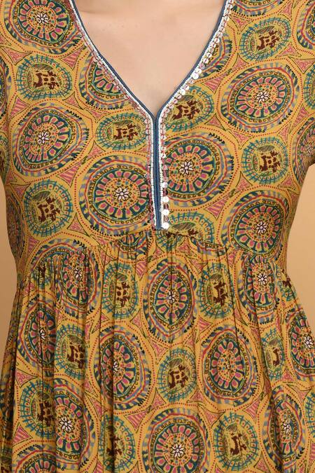 Samyukta Singhania_Yellow Muslin V-neck Printed Kurta And Pant Set_Online_at_Aza_Fashions