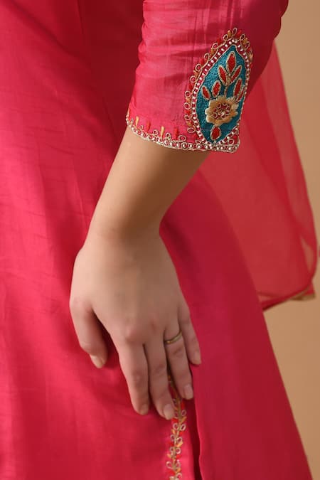 Samyukta Singhania_Pink Silk, Organza Embroidery, Sequins V-neck Kurta Pant Set _at_Aza_Fashions