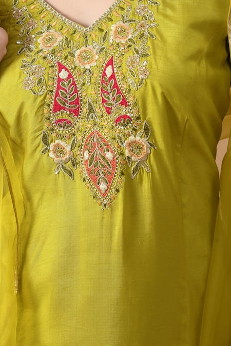 Buy_Samyukta Singhania_Green Silk, Organza Embroidery, Lace V-neck Paisley Thread Kurta And Pant Set _Online_at_Aza_Fashions