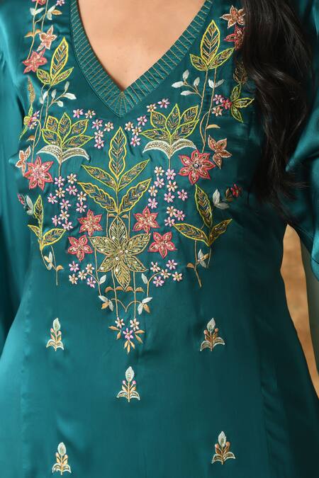 Samyukta Singhania_Blue Satin, Organza Beads, Sequins, Embroidery V-neck Floral Kurta And Pant Set _Online_at_Aza_Fashions