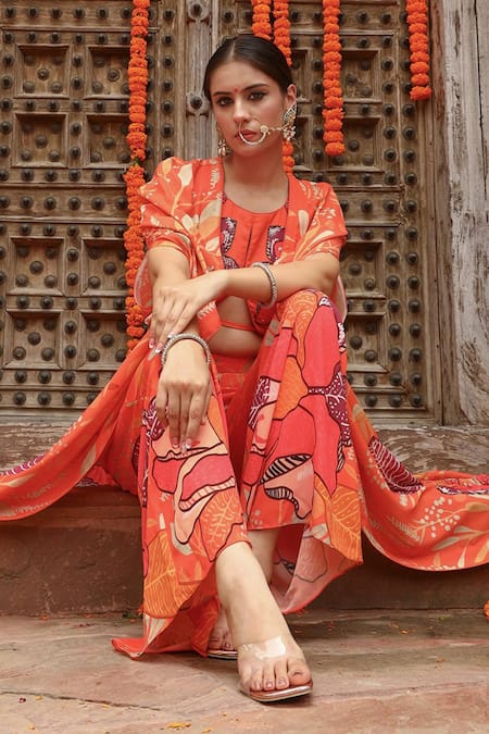 Gazab by Miku Kumar_Orange Georgette Embroidery Plunge Neck Keya Printed Pant Set With Cape _Online_at_Aza_Fashions