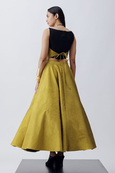 Richa Khemka Jade Skirt Set With Corset Belt 