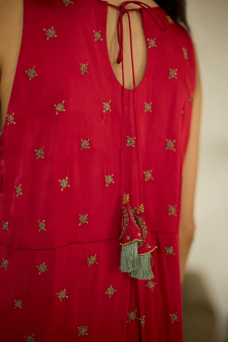 Shop Sarang Kaur Red Satin, Georgette, Silk Sequins, Beads, Embroidery Keyhole Neck Kurta Set Shop_Sarang Kaur_Red Satin, Georgette, Silk Sequins, Beads, Embroidery Keyhole Neck Kurta Set