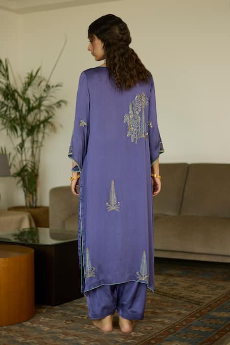 Shop Sarang Kaur Purple Satin, Georgette, Silk Sequins, Beads Split V-neck Embroidered Kurta Set at Aza Fashions Shop_Sarang Kaur_Purple Satin, Georgette, Silk Sequins, Beads Split V-neck Embroidered Kurta Set _at_Aza_Fashions