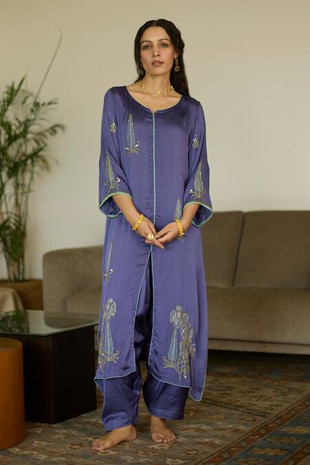Sarang Kaur Purple Satin, Georgette, Silk Sequins, Beads Split V-neck Embroidered Kurta Set Online at Aza Fashions Sarang Kaur_Purple Satin, Georgette, Silk Sequins, Beads Split V-neck Embroidered Kurta Set _Online_at_Aza_Fashions