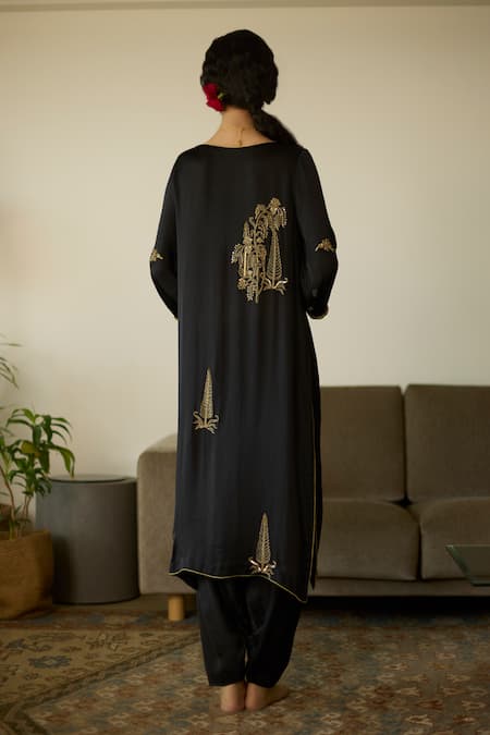 Shop Sarang Kaur Black Satin, Silk Sequins, Beads, Embroidery Split V-neck Thread Kurta Set at Aza Fashions Shop_Sarang Kaur_Black Satin, Silk Sequins, Beads, Embroidery Split V-neck Thread Kurta Set _at_Aza_Fashions