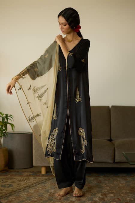 Sarang Kaur Beige Organza Sequins, Beads Hand Embroidered Dupatta Online at Aza Fashions Sarang Kaur_Beige Organza Sequins, Beads Hand Embroidered Dupatta _Online_at_Aza_Fashions