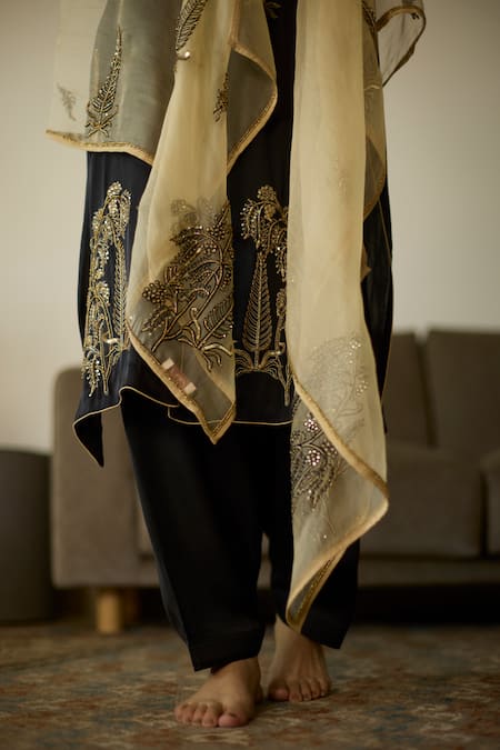 Sarang Kaur Beige Organza Sequins, Beads Hand Embroidered Dupatta at Aza Fashions Sarang Kaur_Beige Organza Sequins, Beads Hand Embroidered Dupatta _at_Aza_Fashions