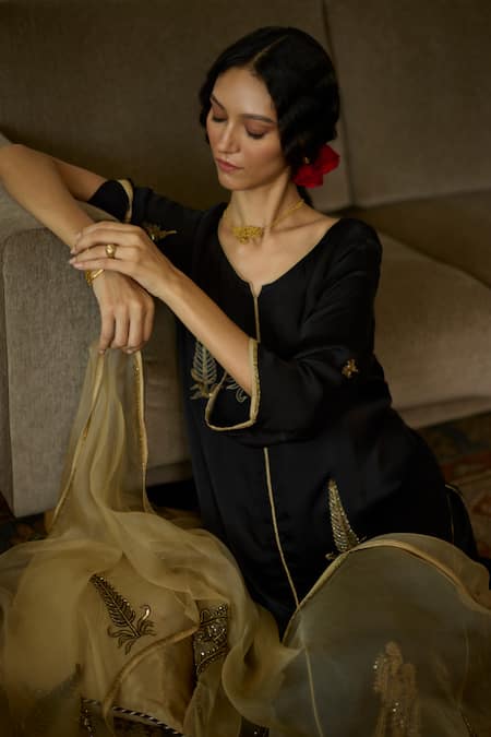 Buy Sarang Kaur Beige Organza Sequins, Beads Hand Embroidered Dupatta Buy_Sarang Kaur_Beige Organza Sequins, Beads Hand Embroidered Dupatta