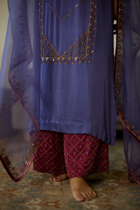 Sarang Kaur_Purple Organza Sequins, Beads Embroidered Dupatta _at_Aza_Fashions