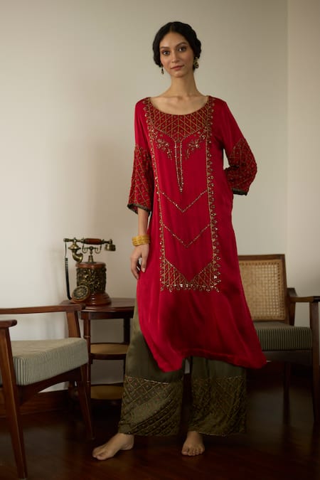 Sarang Kaur Diya Thread Embroidered Kurta With Pant 