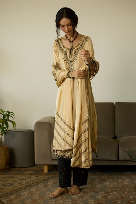 Buy Sarang Kaur Beige Satin, Georgette Sequins, Beads Embroidered Dupatta Online at Aza Fashions Buy_Sarang Kaur_Beige Satin, Georgette Sequins, Beads Embroidered Dupatta _Online_at_Aza_Fashions