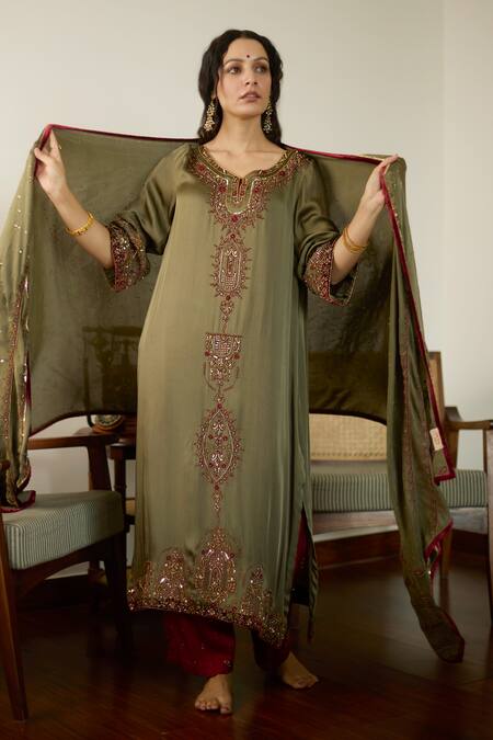 Sarang Kaur Green Satin, Georgette Sequins, Beads, Embroidery Thread Dupatta Online at Aza Fashions Sarang Kaur_Green Satin, Georgette Sequins, Beads, Embroidery Thread Dupatta _Online_at_Aza_Fashions