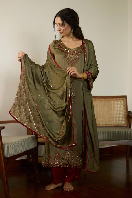 Buy Sarang Kaur Green Satin, Georgette Sequins, Beads, Embroidery Thread Dupatta Online at Aza Fashions Buy_Sarang Kaur_Green Satin, Georgette Sequins, Beads, Embroidery Thread Dupatta _Online_at_Aza_Fashions