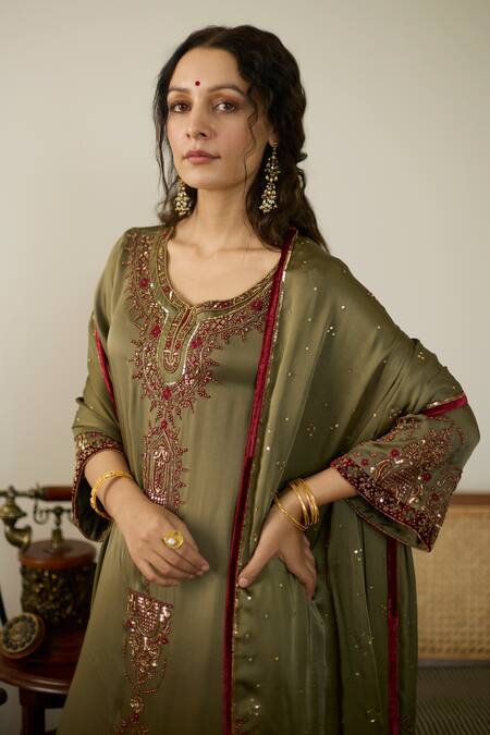 Sarang Kaur Green Satin, Georgette Sequins, Beads, Embroidery Thread Dupatta at Aza Fashions Sarang Kaur_Green Satin, Georgette Sequins, Beads, Embroidery Thread Dupatta _at_Aza_Fashions