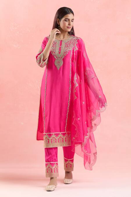 Shop Samyukta Singhania Fuchsia Silk, Organza, Satin Embroidery, Sequins Round Neck Dori Kurta Pant Set Shop_Samyukta Singhania_Fuchsia Silk, Organza, Satin Embroidery, Sequins Round Neck Dori Kurta Pant Set