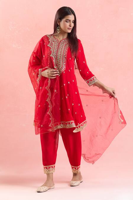 Samyukta Singhania_Red Georgette, Organza Gota Patti, Embroidery Split V-neck And Dori Anarkali Set_Online_at_Aza_Fashions