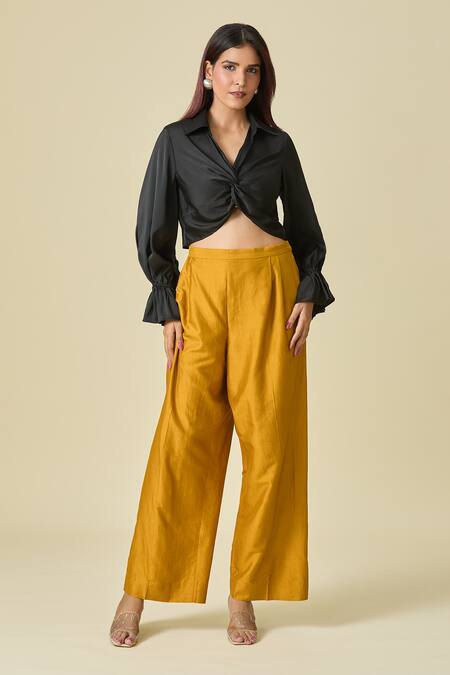 Shweta Kapoor_Black Collared Twisted Front Cropped Shirt _at_Aza_Fashions