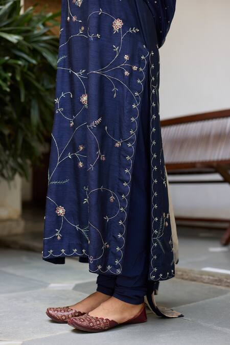 Buy_Vashisht Guru Dutt_Blue , Organza Cut Work, Zari, Mughal Bloom Embroidered Kurta Set _Online_at_Aza_Fashions