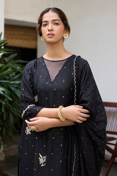 Buy_Vashisht Guru Dutt_Black Chanderi, Cotton Round Neck Mughal Crest Embroidered Kurta Set _Online_at_Aza_Fashions