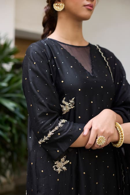 Shop_Vashisht Guru Dutt_Black Chanderi, Cotton Round Neck Mughal Crest Embroidered Kurta Set _Online_at_Aza_Fashions