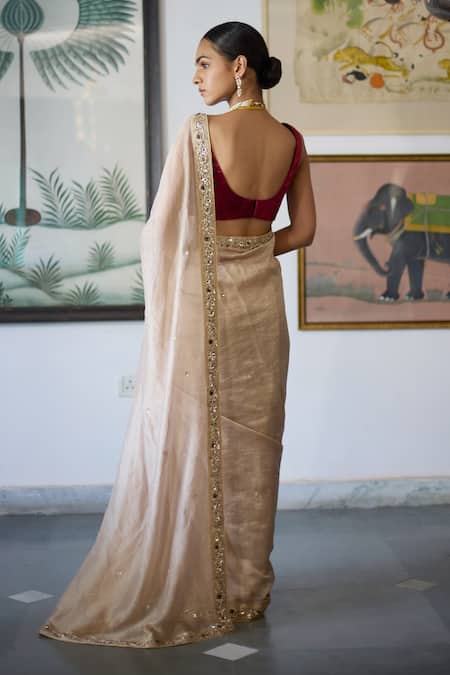 Vashisht Guru Dutt Floral Border Embroidered Crinkled Saree 