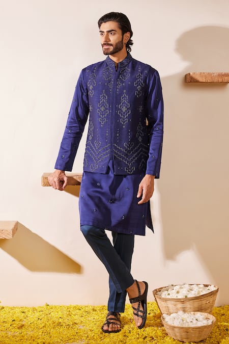 Shreyansh Designs Gaurish Geometric Embroidered Bundi Kurta Set 