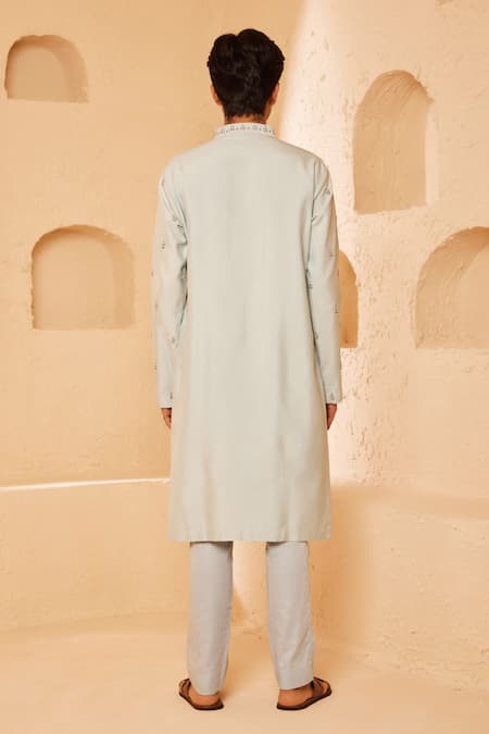 Shreyansh Designs Clover Motif Thread Embroidered Kurta Set 