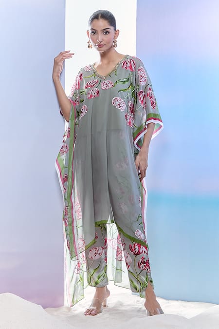 Pria Kataria Puri_Gray Georgette Print Tulip Blossom V Neck Grey Kaftan Set _Online_at_Aza_Fashions