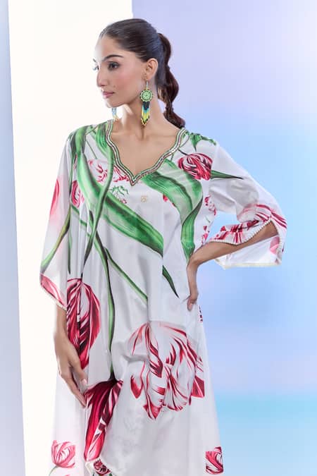 Shop_Pria Kataria Puri_White Satin Lace, Sequins V-neck Tulip Print High-low Kurta Set 